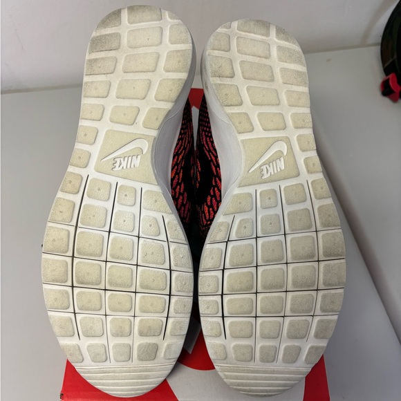 RARE - Nike Roshe Run Flyknit 'Fireberry' - Size 9 Men's - Picture 6 of 11